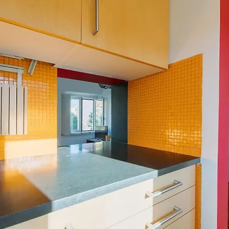 Charming Design For A Colourful Лісабон